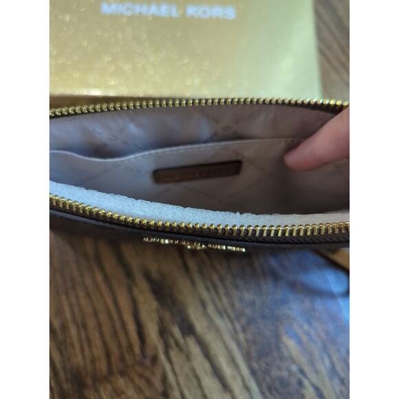 Michael Kors Brown Large Zip Clutch Wristlet NWT - Picture 5 of 5